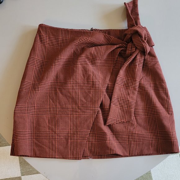 Aritzia tie front skirt size 2 😍 - Picture 7 of 7